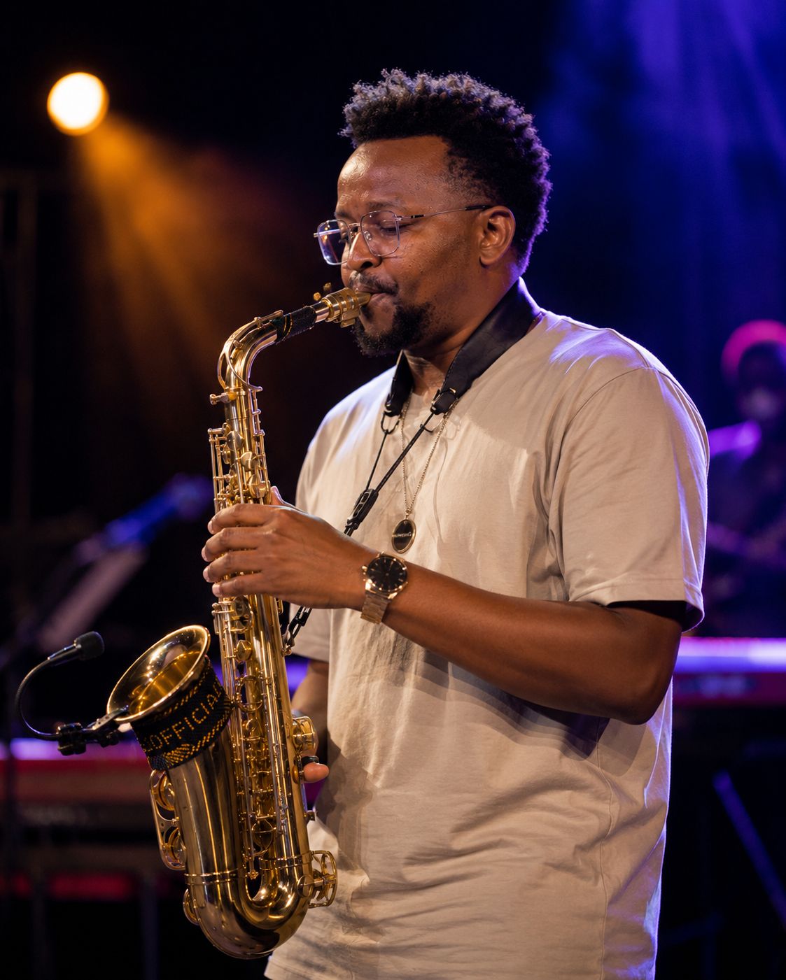 Lee performing saxophone on stage